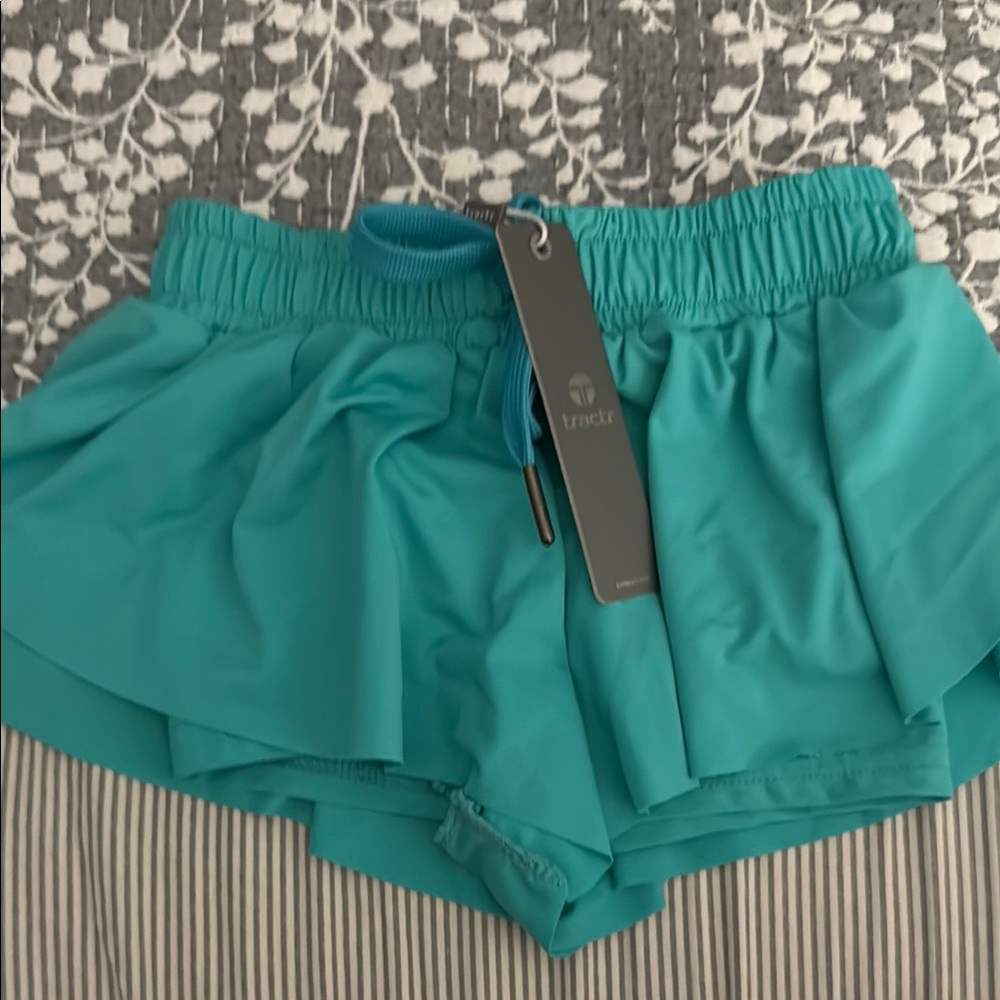 tractr toddler 3t butter fly shorts. NWT from a pet and smoke free home.